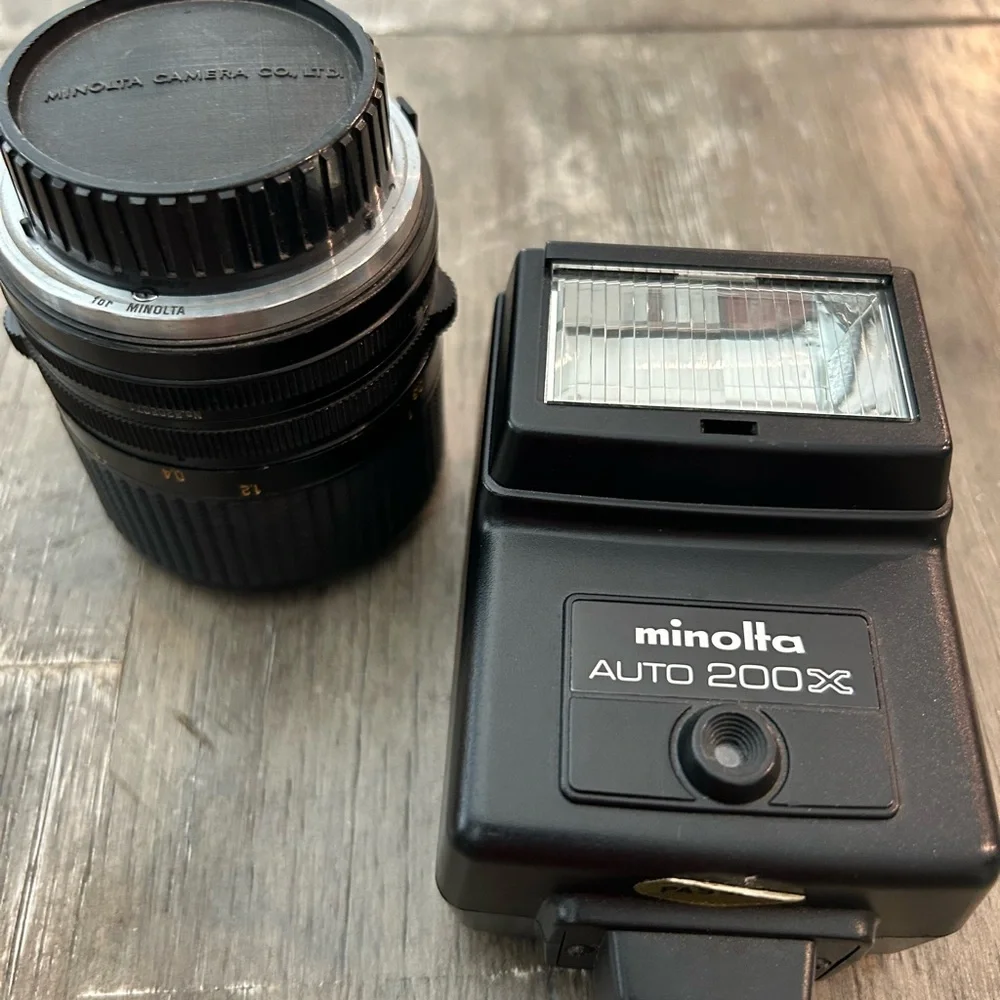 Minolta Auto 200X Flash and Lens Set - Black